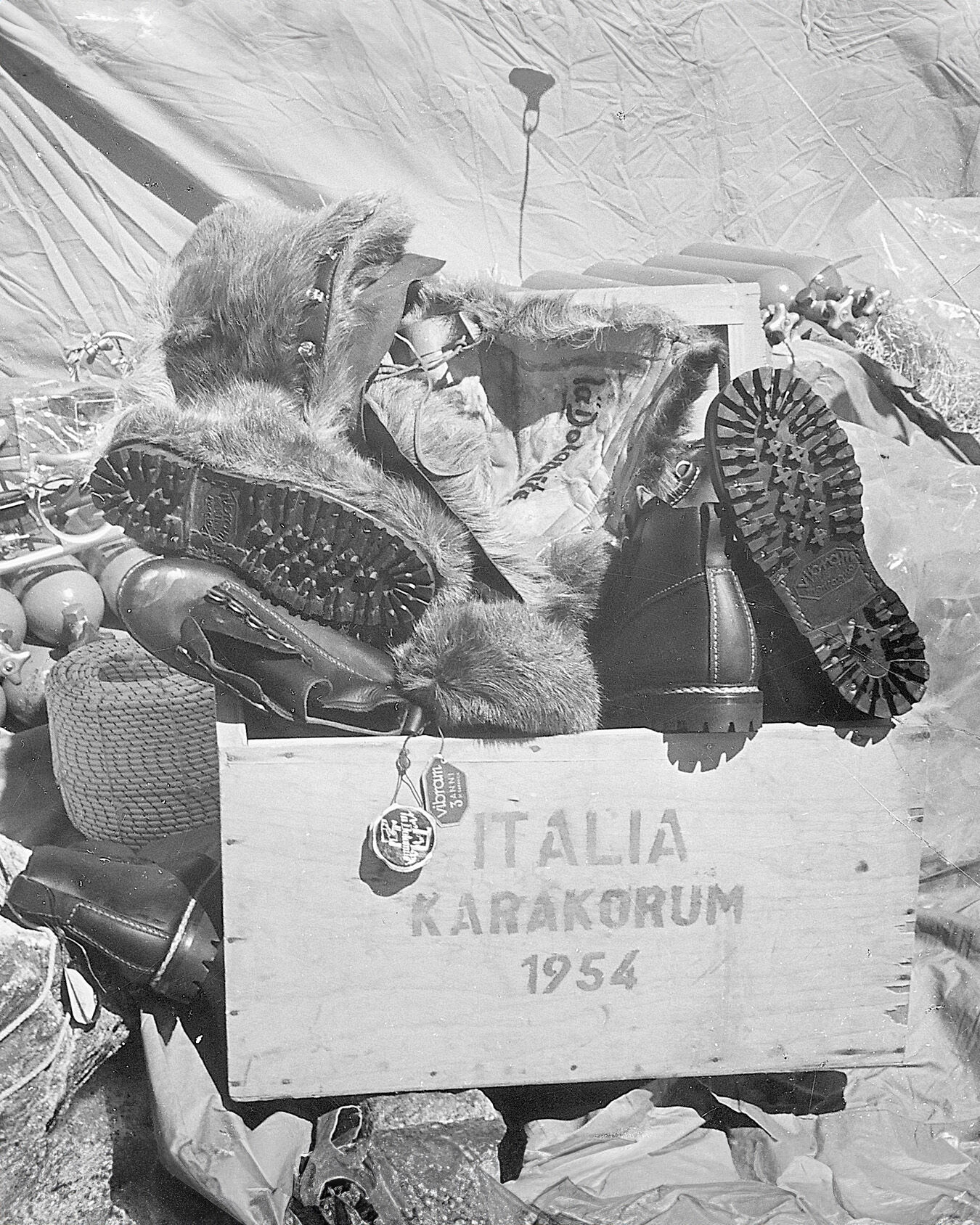 shots of the 1954 Italian expedition to K2 img3